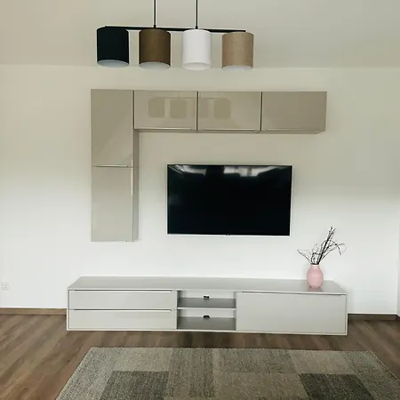 Apartment Wunderschoene Moderne Mit 2 Schlafzimmern *