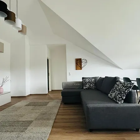 Wunderschoene Moderne Mit 2 Schlafzimmern *