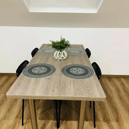 Wunderschoene Moderne Mit 2 Schlafzimmern
