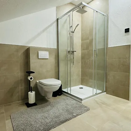 Wunderschoene Moderne Mit 2 Schlafzimmern Apartment *