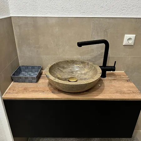 Apartment Wunderschoene Moderne Mit 2 Schlafzimmern *