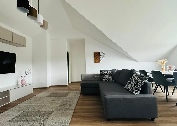 Wunderschoene Moderne Mit 2 Schlafzimmern *