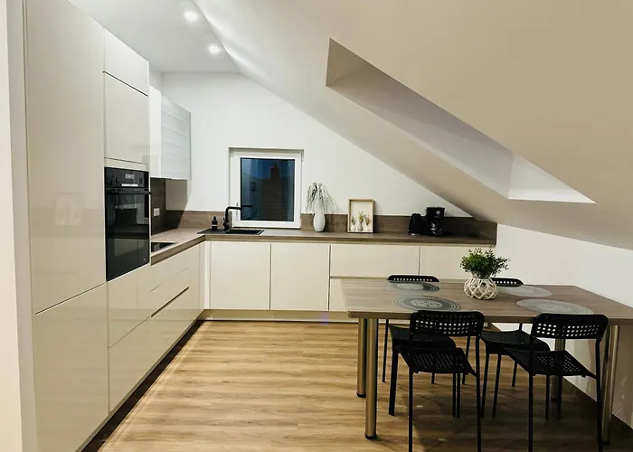 Wunderschoene Moderne Mit 2 Schlafzimmern *